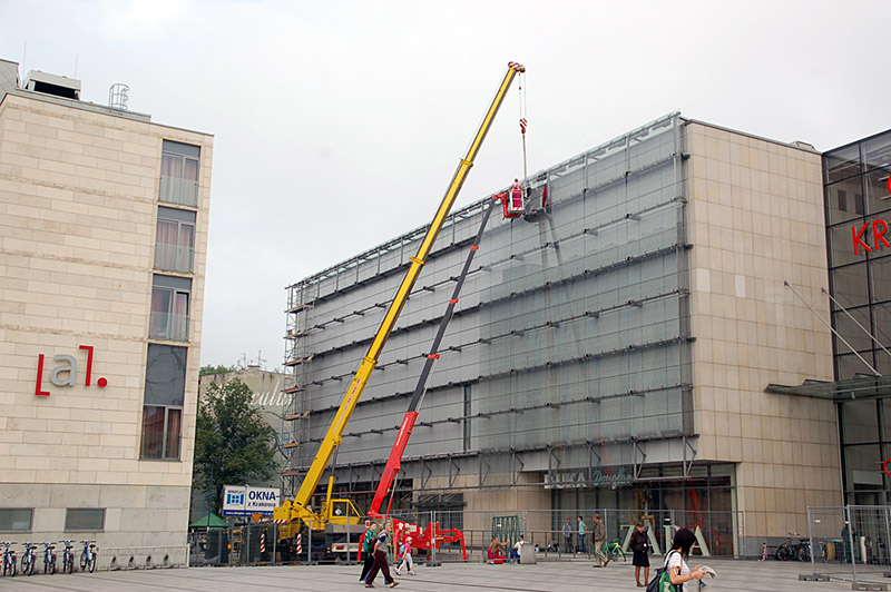 demontaż elewacji Galerii Krakowskiej
