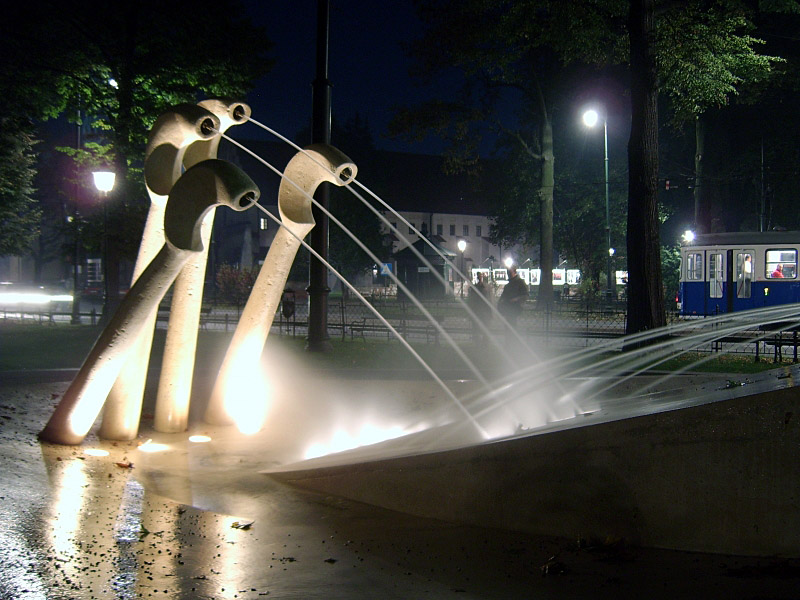 fontanna - rzeźba Marii Jaremy