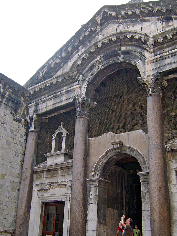 Dioklecijanova palača - peristil