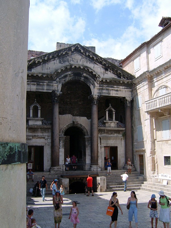 Dioklecijanova palača - peristil