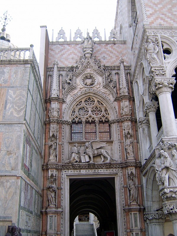 Palazzo Ducale, Porta della Carta