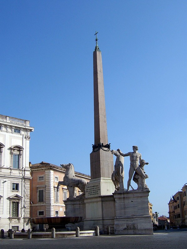 Piazza del Quirinale, Fontana dei Dioscuri